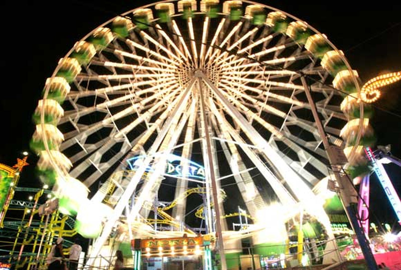 Imagen de una de las atracciones más famosas de la feria, la noria

Foto: Vanessa Perez/J.M.Q.