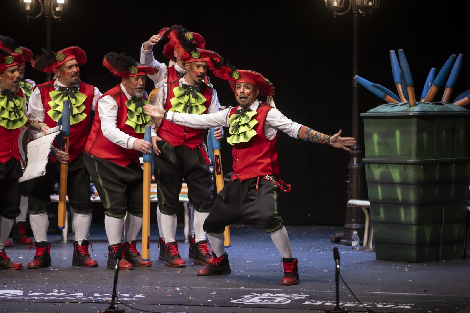 Imágenes de la murga "Los Lope de Pega" en la final del Carnaval Colombino 2024