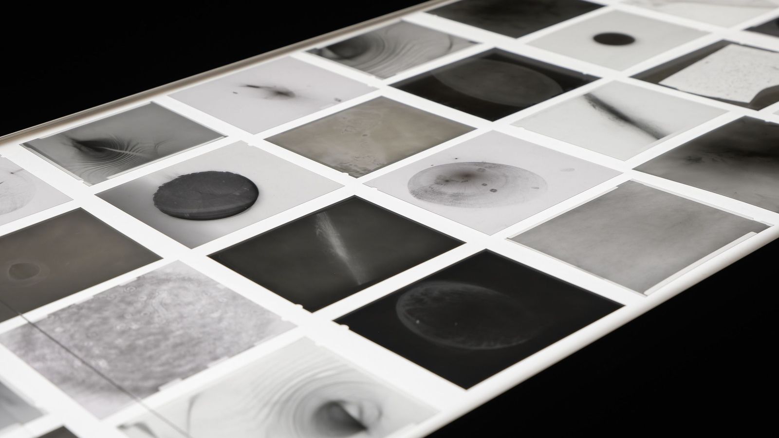 Las obras de Martínez Bellido han formado parte de numerosas exposiciones colectivas e individuales.