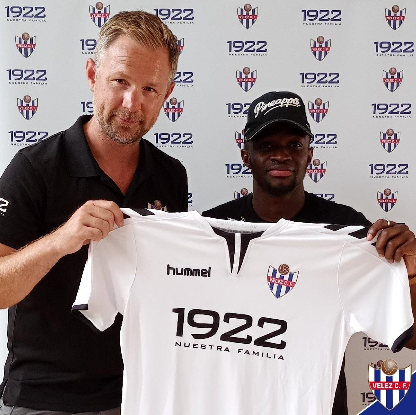 Kaya, en su presentación con el Vélez Málaga