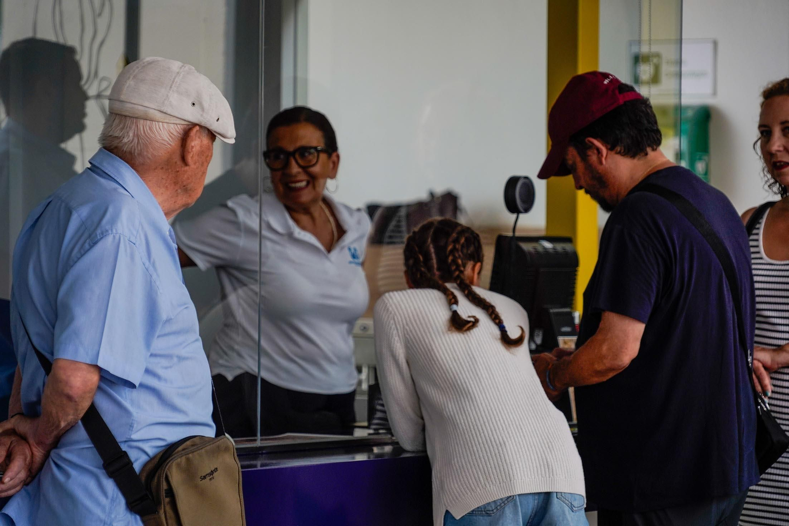 Imágenes de la visita guiada para dar a conocer las reformas realizadas en el Muelle de las Carabelas y su entorno