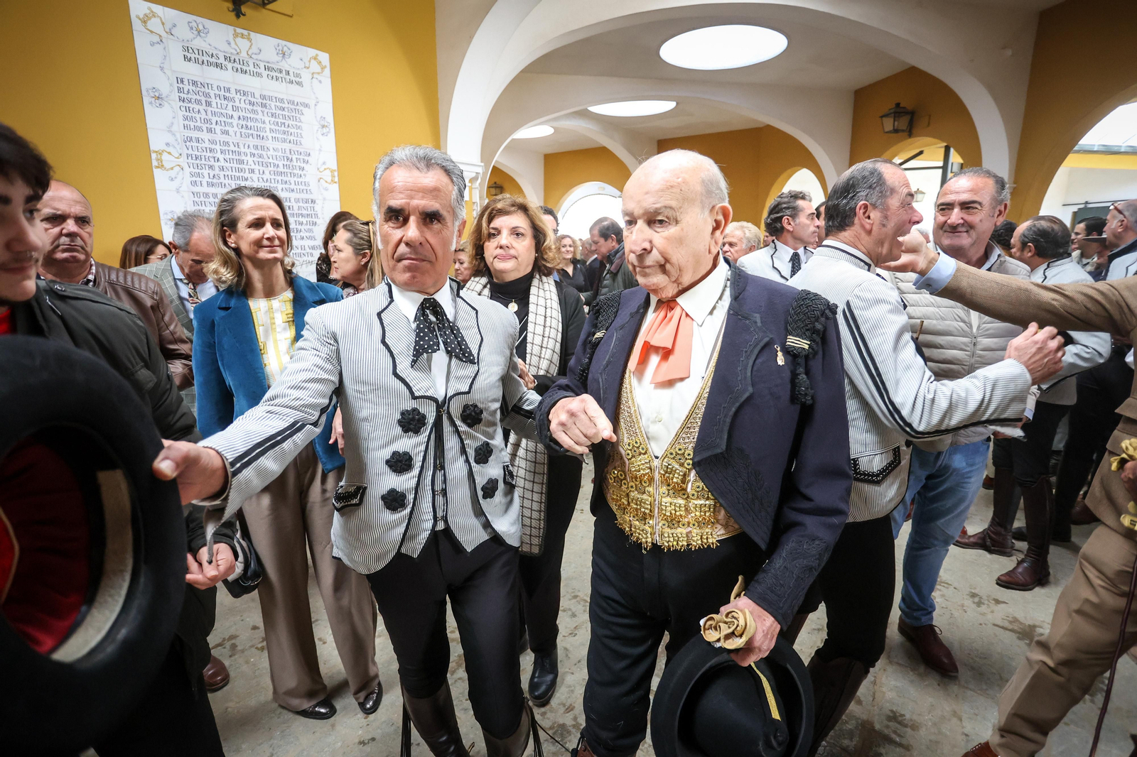 Emotiva despedida del jinete Manolo Ruíz en la Real Escuela