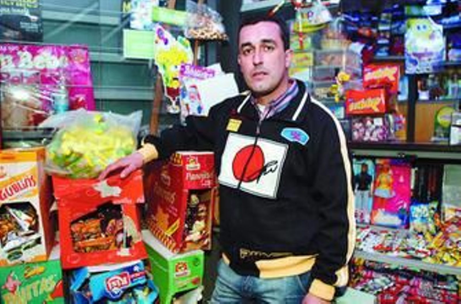 Francisco Javier Fernández Salvador, en su quiosco, en una imagen tomada el pasado martes.