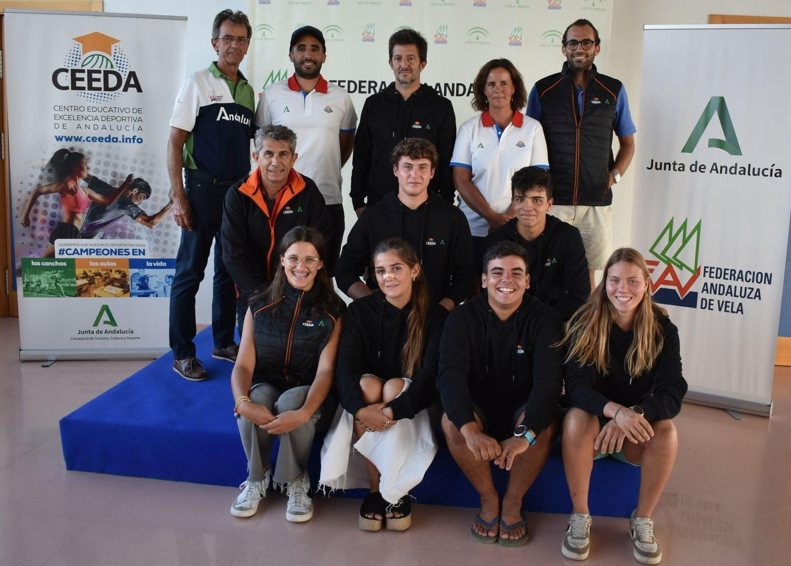 Técnicos y alumnos del programa de formación de la Andaluza de Vela Técnicos y alumnos del programa de formación de la Andaluza de Vela