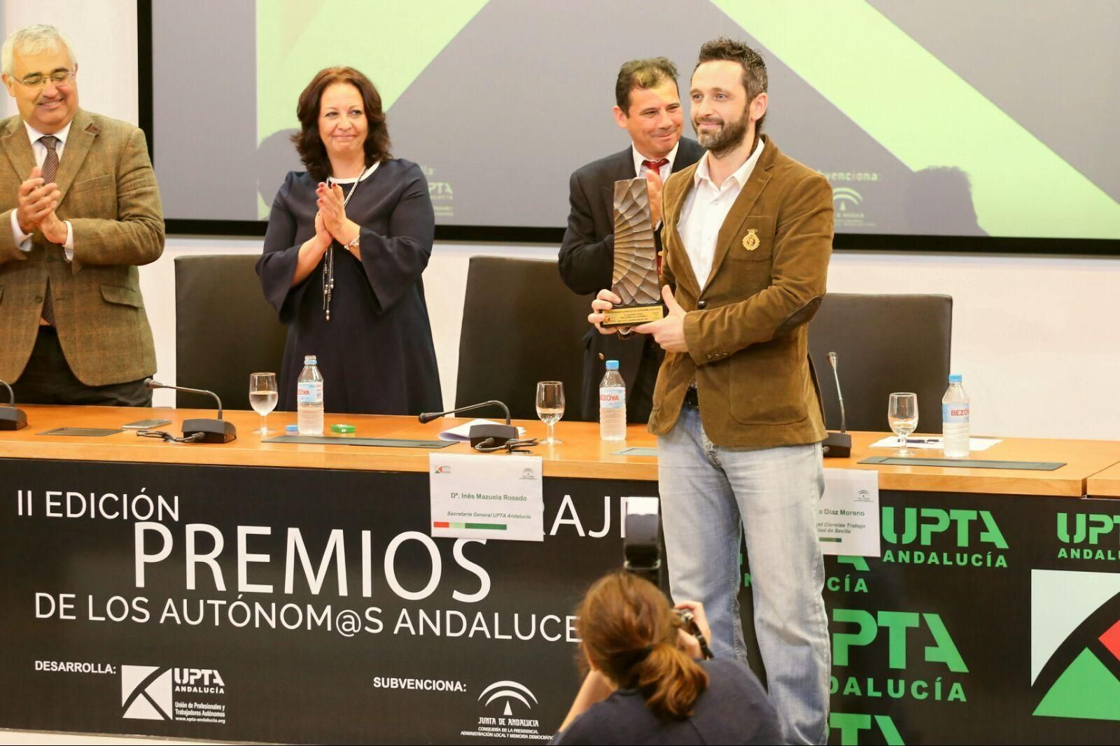 El empresario Massimo Pozzi, ayer en Sevilla recogiendo su galardón.