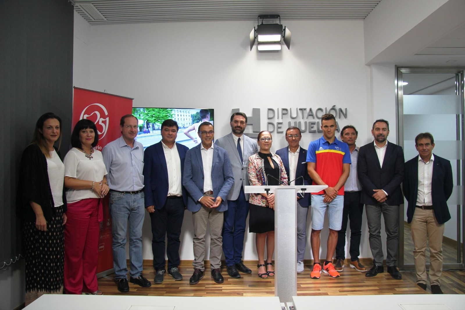Un momento de la presentación de la prueba de la Copa del Mundo de Triatlón ITU, ayer en Huelva.