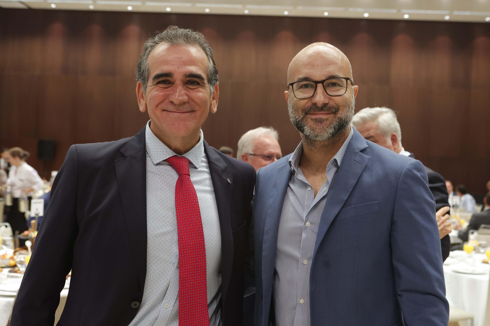 Imágenes de los asistentes al Foro Joly con Hugo Morán