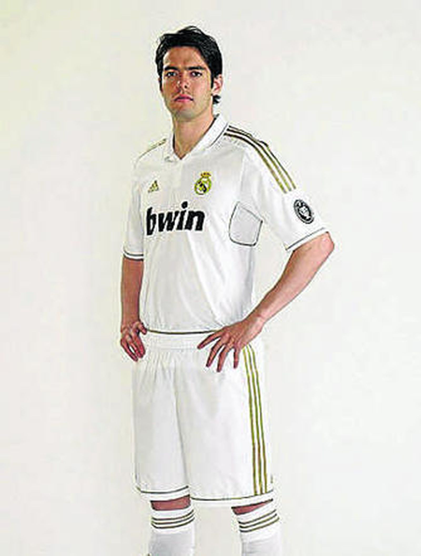 Kaká posa con la nueva camiseta.