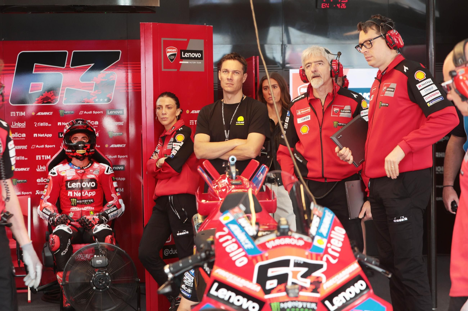 Imágenes de boxes en los entrenamientos del Viernes de MotoGP en Jerez