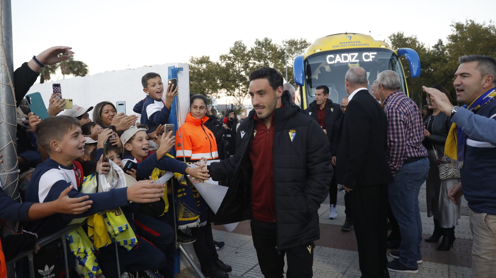 Las fotos de la visita del Cádiz CF para celebrar el 50 aniversario del CD Guadiaro