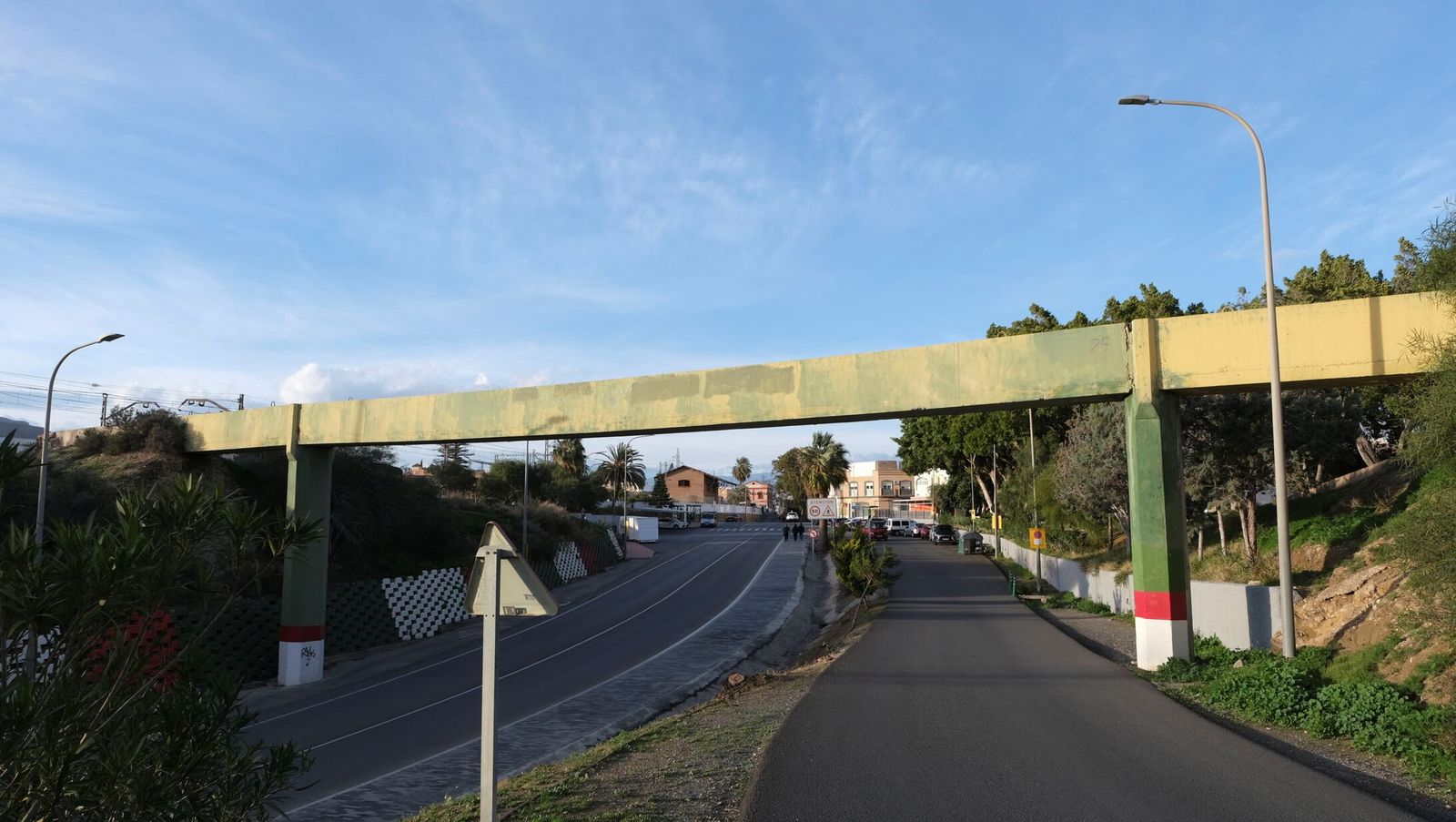 Acueducto de hormigón sobre la carretera A-1000 en Huércal de Almería.