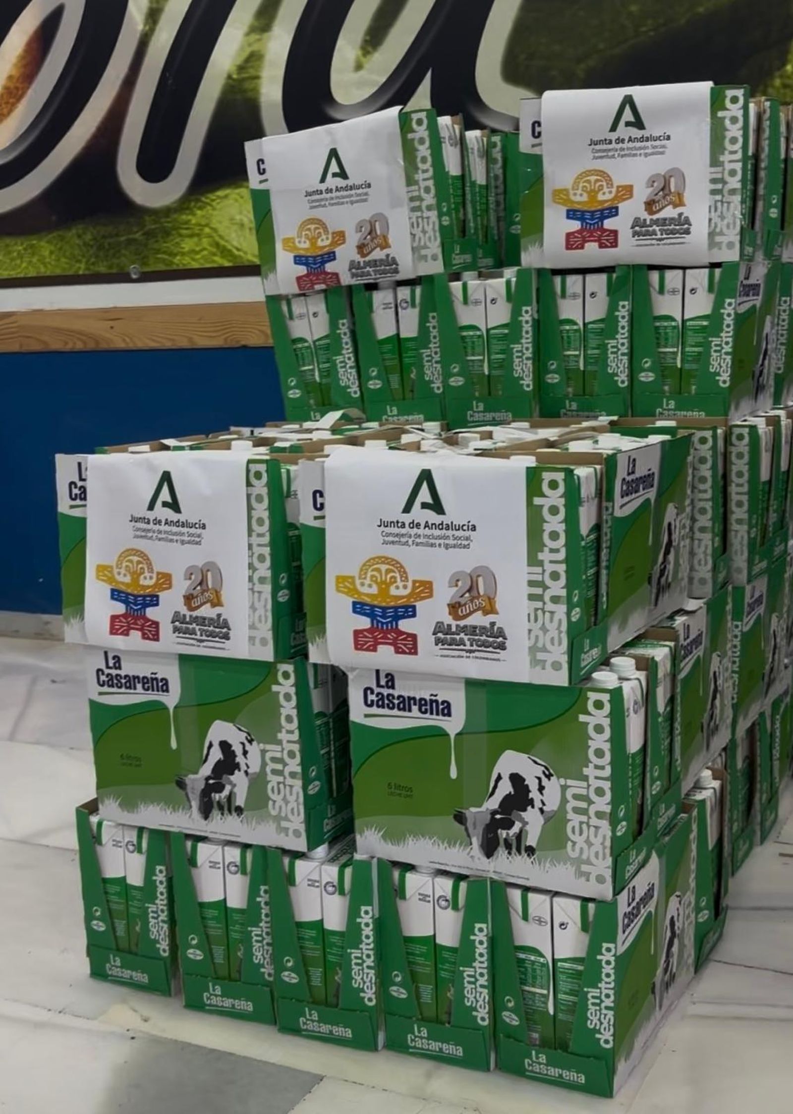 Esta asociación de colombianos de Almería celebra 20 años con 200 cestas de la compra a quienes más lo necesitan