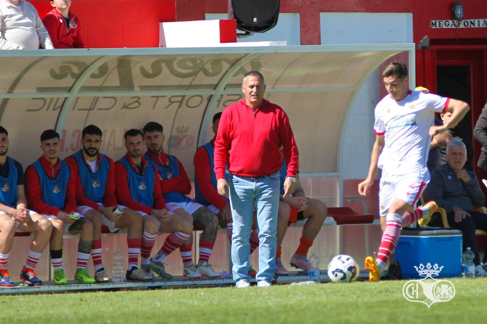 Alfonso Cortijo, en el banquillo del Chiclana en un partido de la temporada pasada.