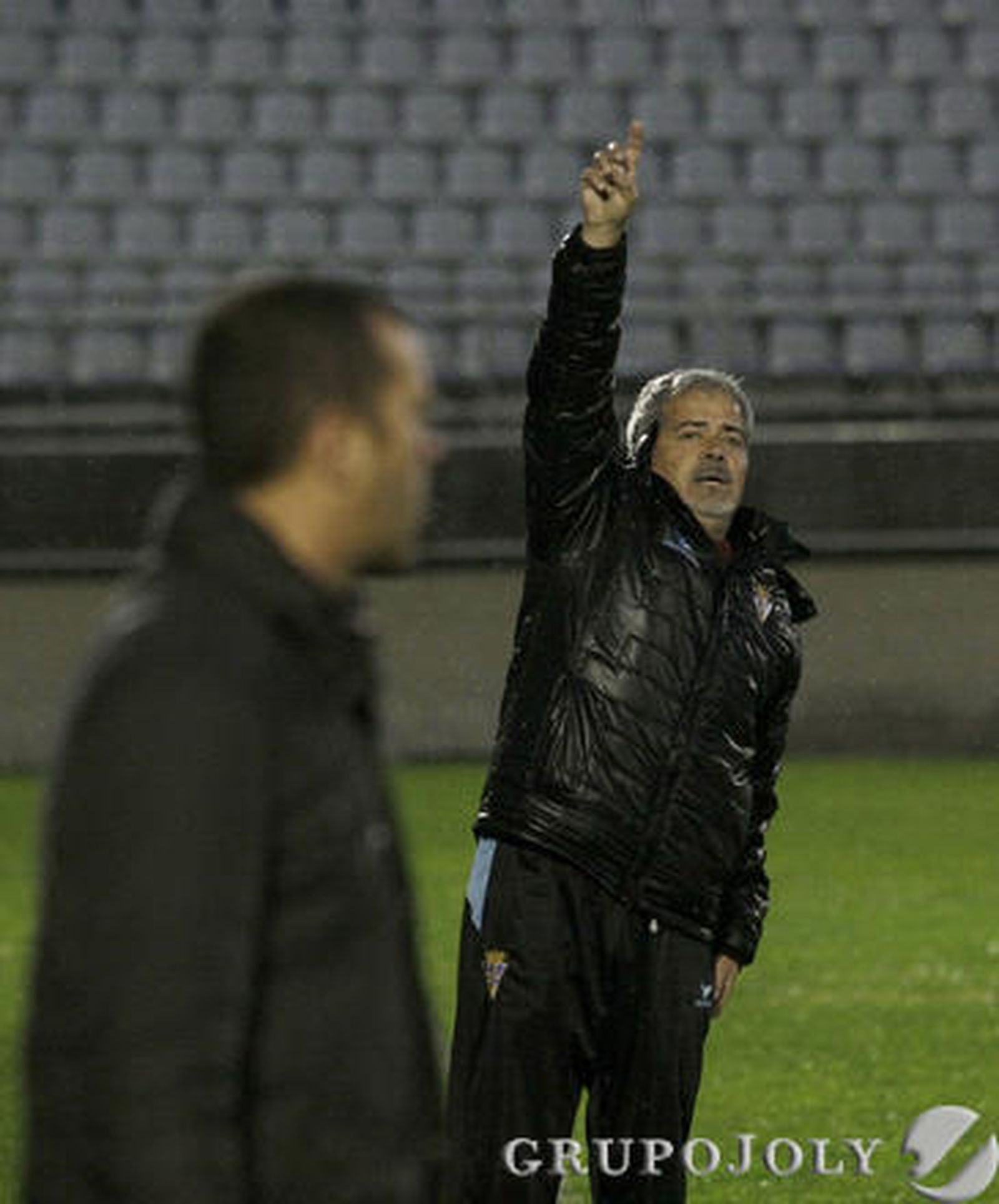 El Algeciras se aleja aún más de la zona de liguilla al perder en el Nuevo Mirador ante el San Fernando./Fotos:Erasmo Fenoy

Foto: Erasmo Fenoy