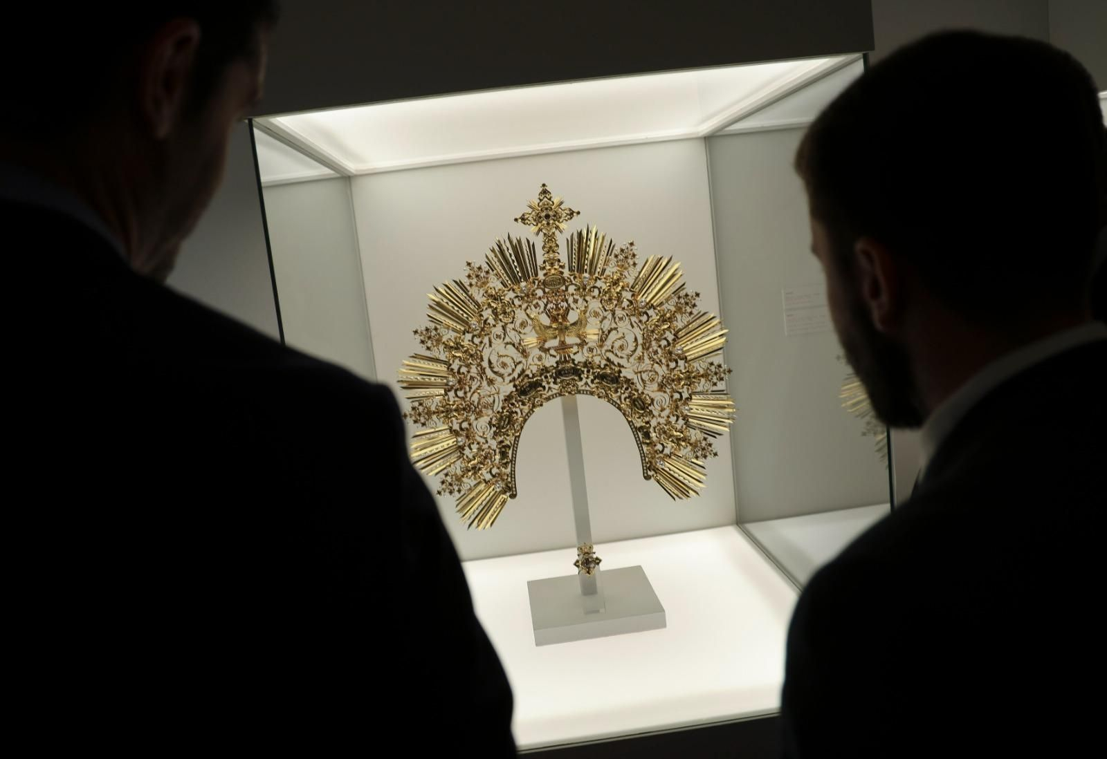 La exposición 'Vestida de Sol' del Cautivo en el Museo de Málaga, en imágenes