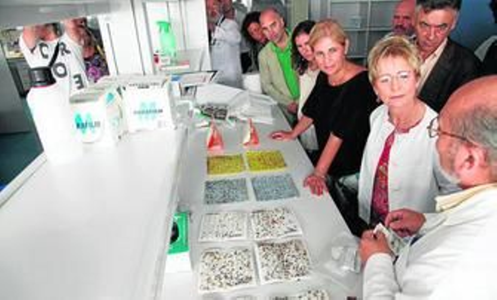 Elena Víboras y María José García-Pelayo, acompañados por Federico Fernández, Luis Flor y Susana Sánchez, ayer en el Rancho de la Merced.