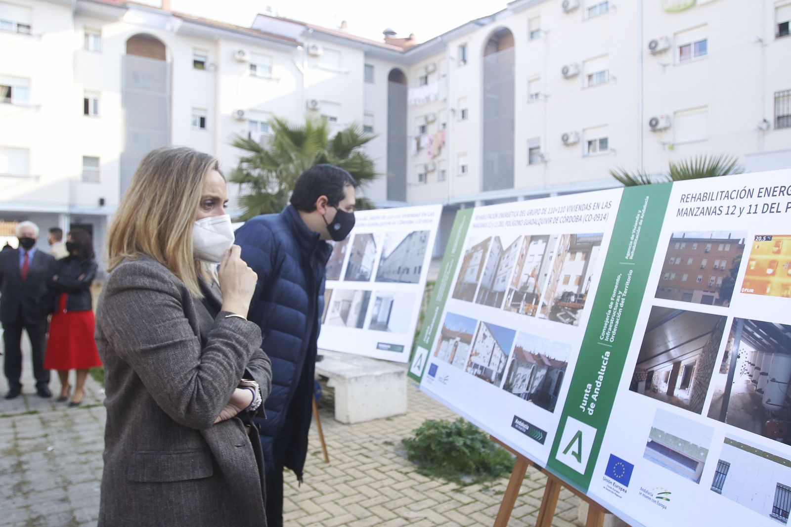 Mari Fran Carazo y José María Bellido, en la visita a la barriada del Guadalquivir.