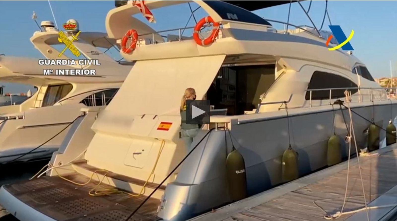 Uno de los yates intervenidos en la operación.