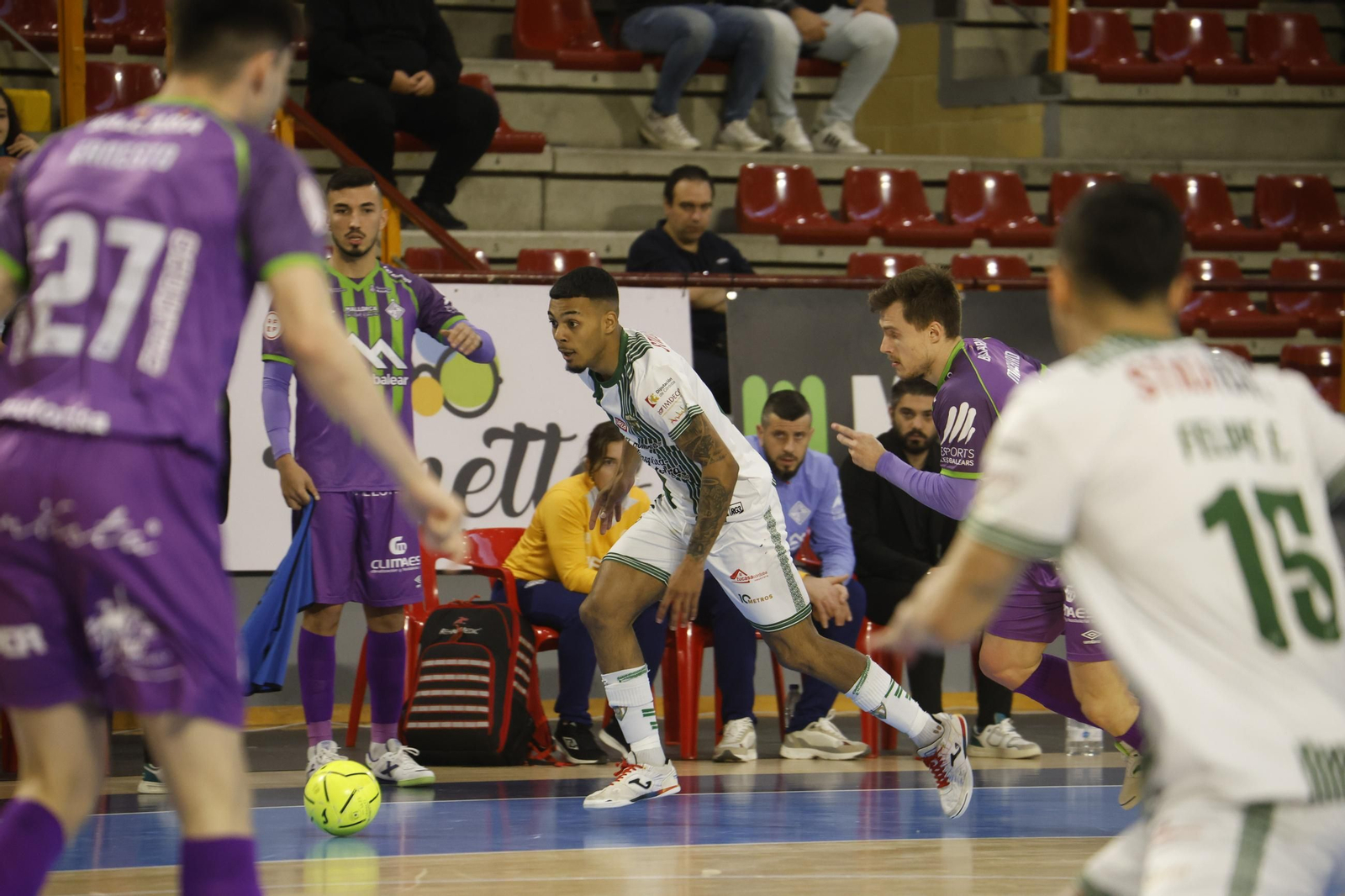 Las mejores fotos del ambiente en Vista Alegre para el Córdoba Futsal - Palma.