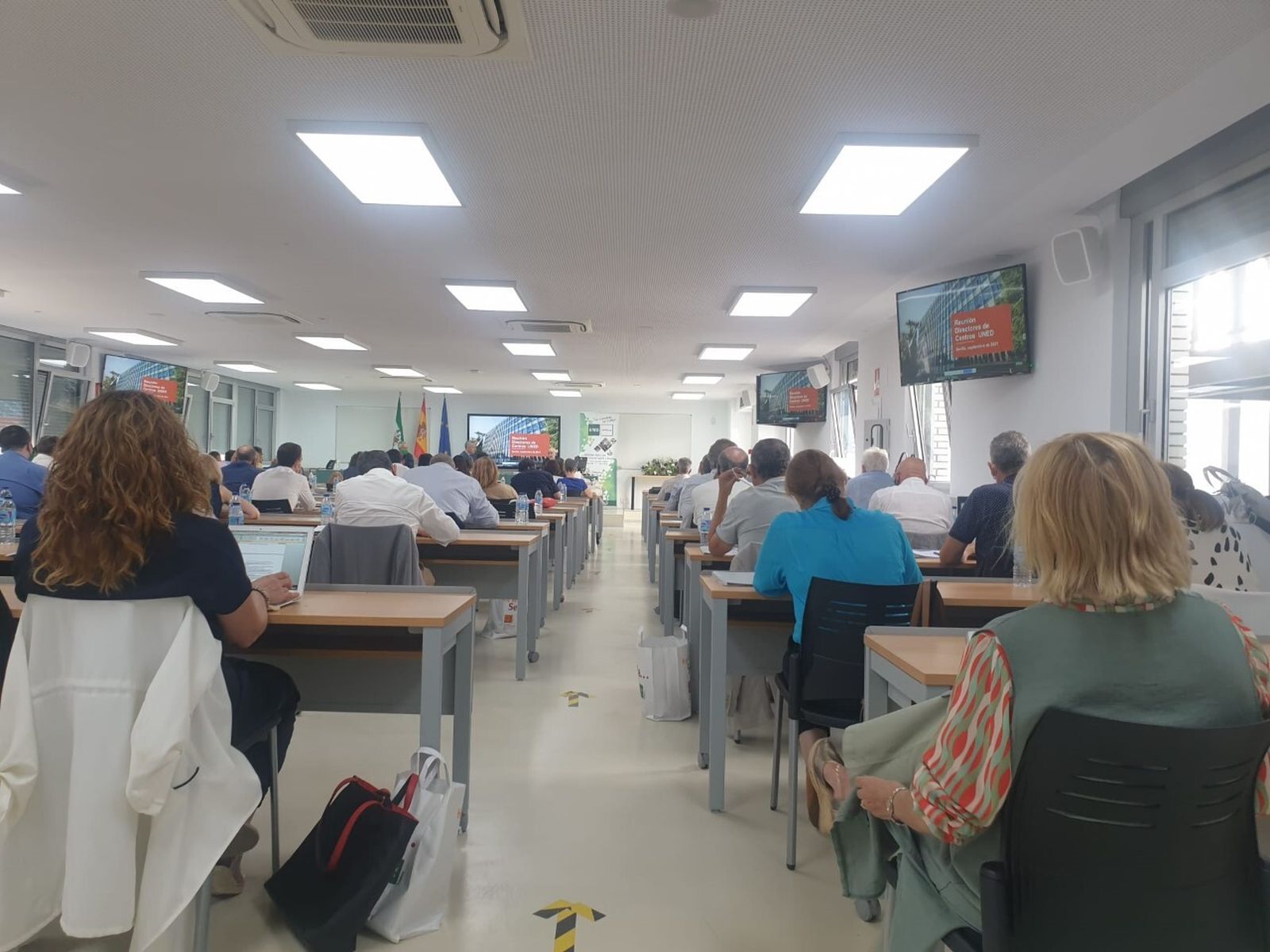 Estudia en el mayor campus de Europa desde Sevilla, sin nota de corte