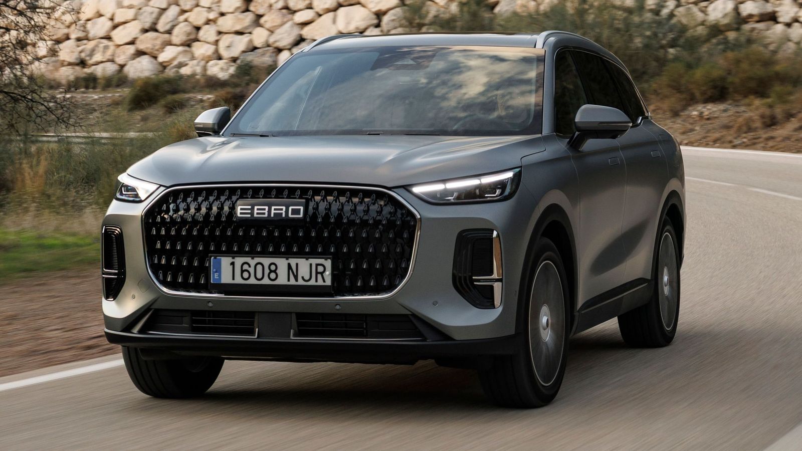 Es un SUV rápido, pero hay algunos más que, no siéndolo tanto, se perciben también ágiles por la respuesta del motor y suman a ella chasis aún mejor dispuestos para aprovechar la energía.