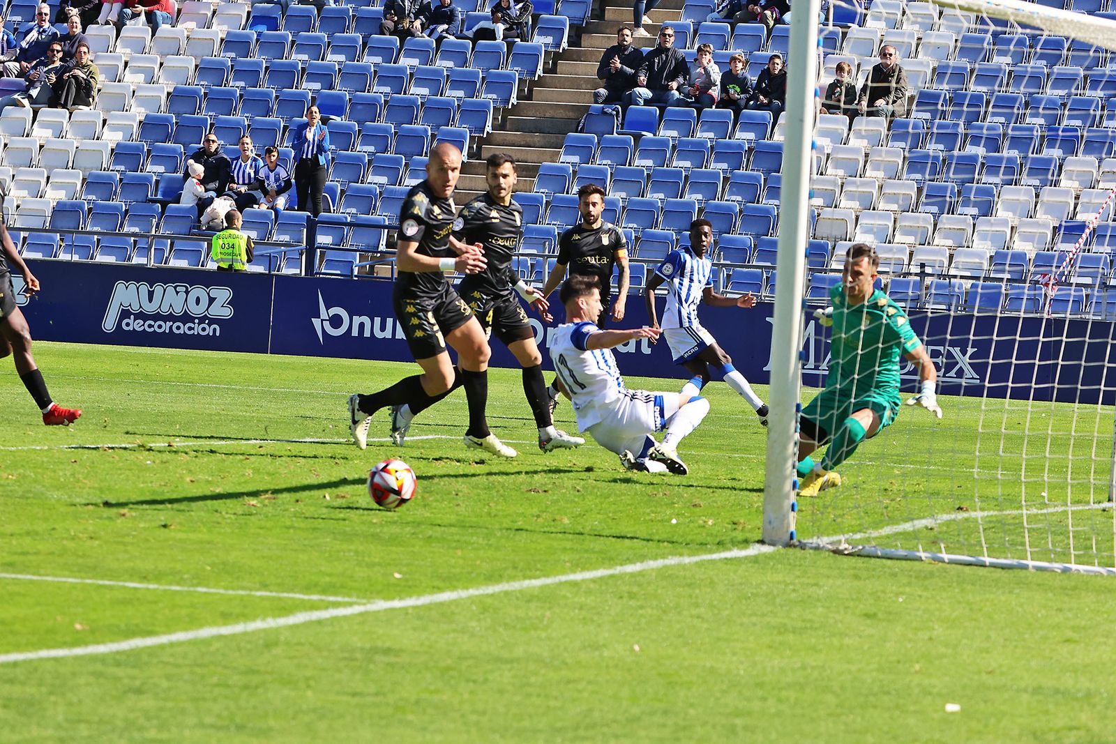 Imágenes del encuentro entre el Recreativo de Huelva y la AD Ceuta FC