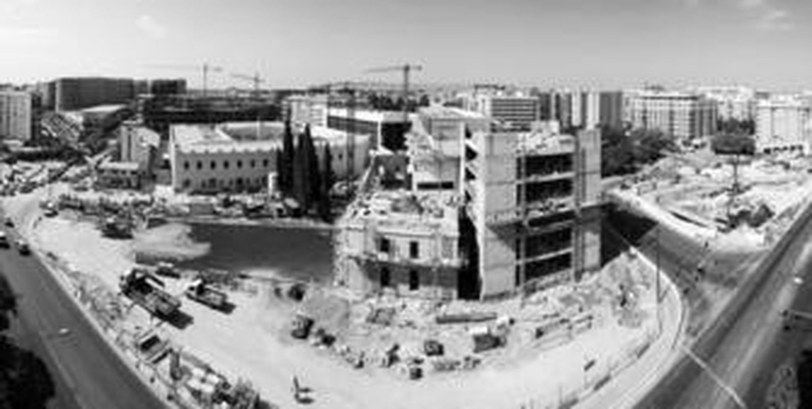 A la izquierda de la imagen de Ramón y Cajal, captada con un ojo de pez, se observa la parte del túnel de San Bernardo que se ha cubierto.