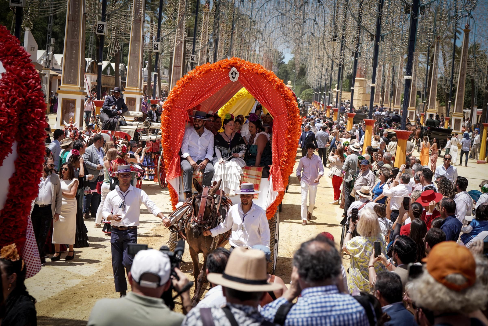 Imágenes de la Hermandad del Rocío en el Real de la Feria