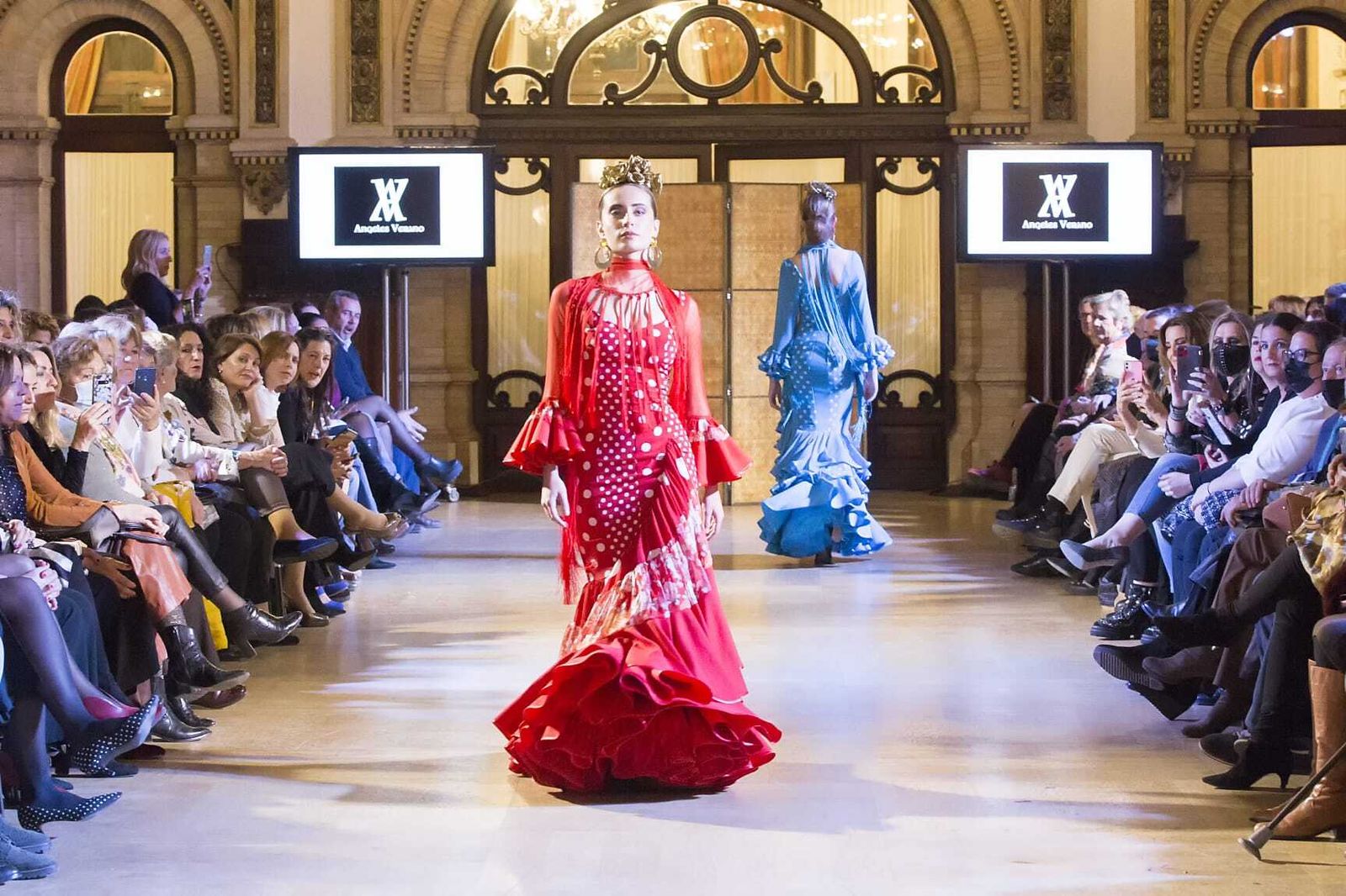Así fue el desfile benéfico de la Hermandad del Rocío Macarena