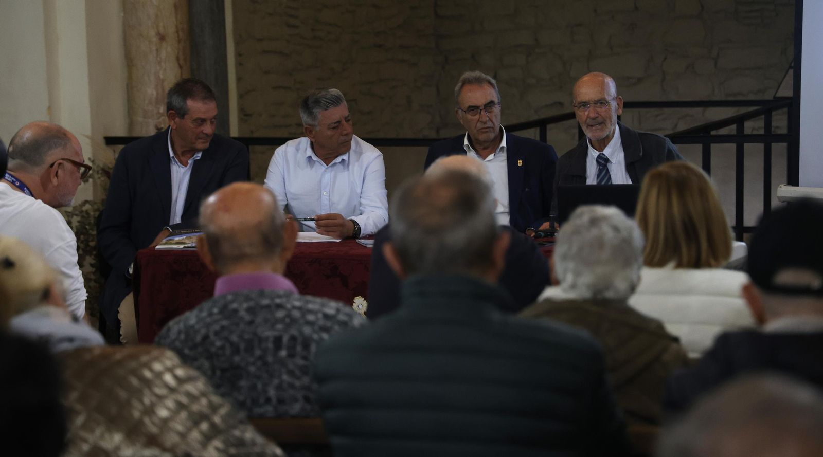 Fotos de la presentación de la guía de patrimonio de Tarifa de Andrés Sarria