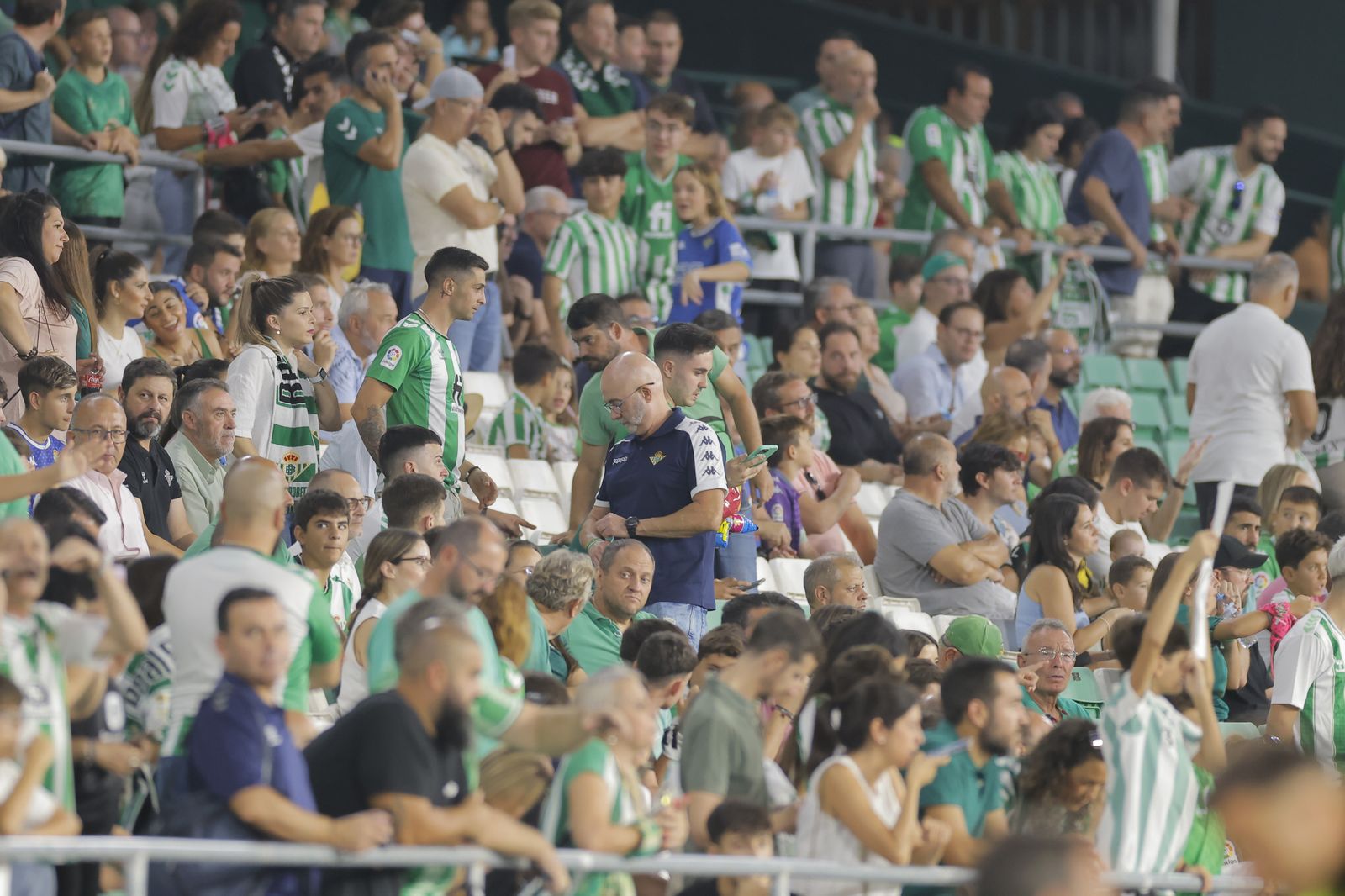 Búscate en las fotos del Betis-Valencia