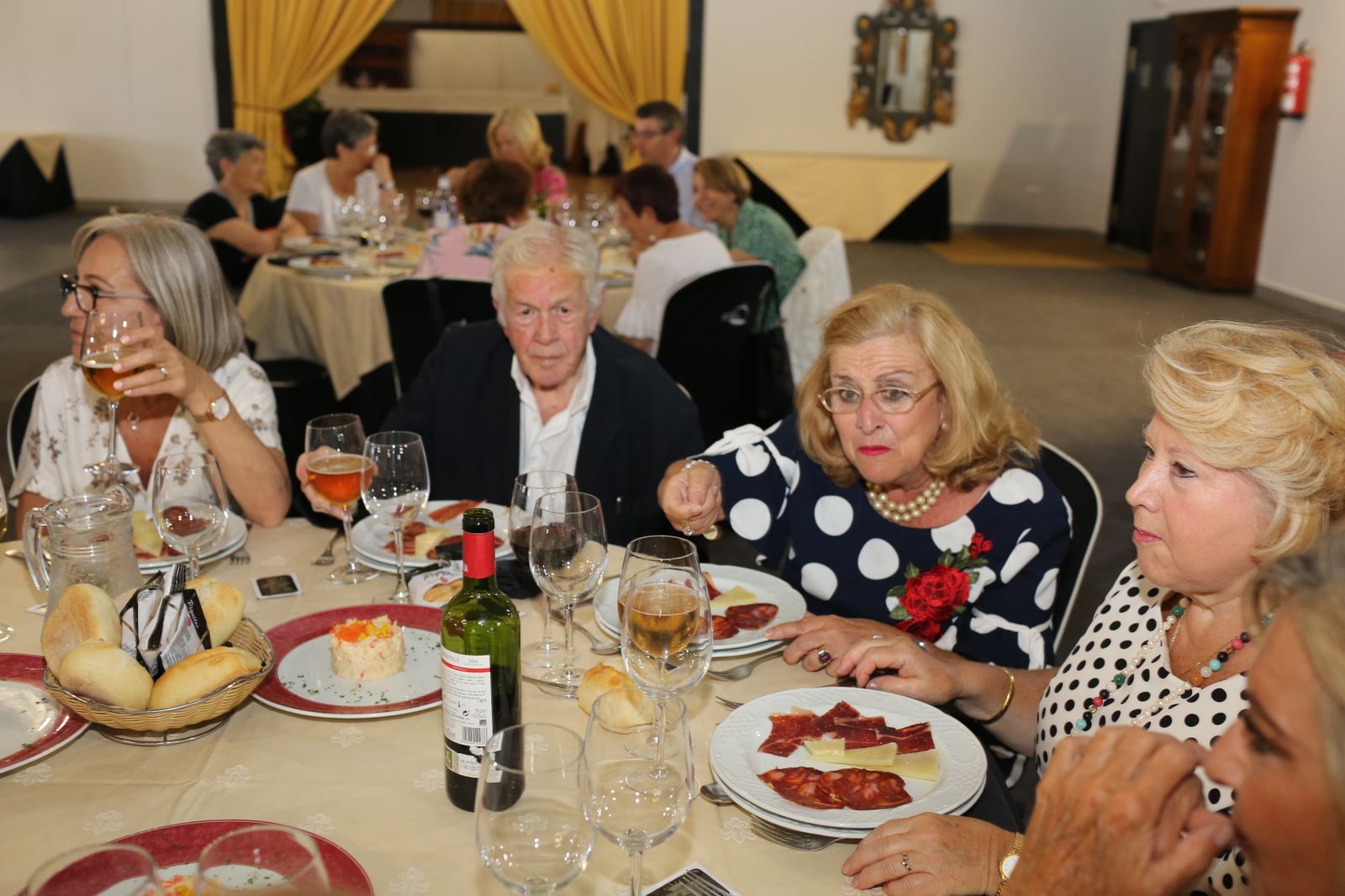 Almuerzo de despedida de Lucía Vizcaya  jefa de la Oficina de Extranjeros en imágenes