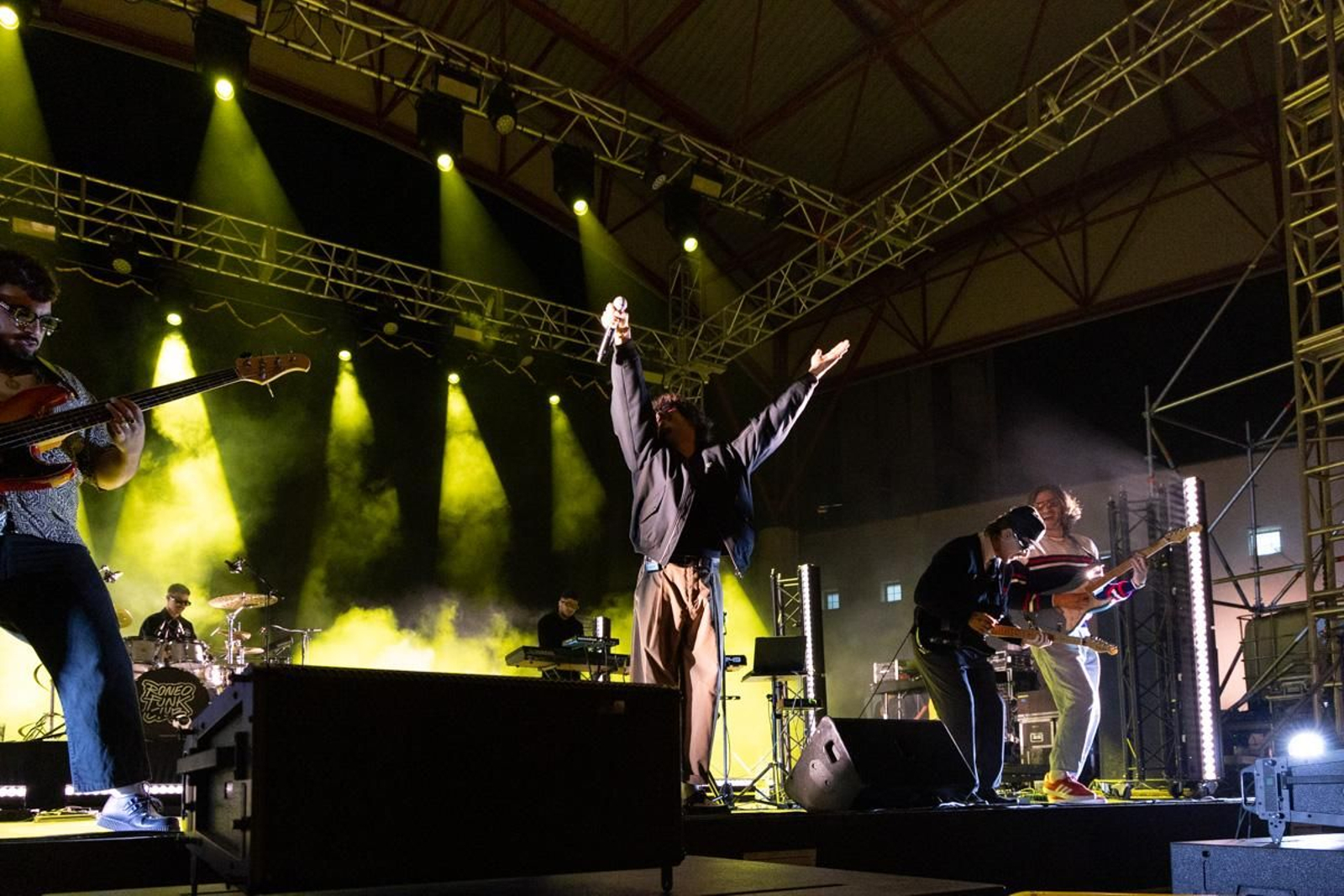 Feria de noche de San Lucas, Concierto de La Plazuela y La Mona Chita Rock, en imágenes