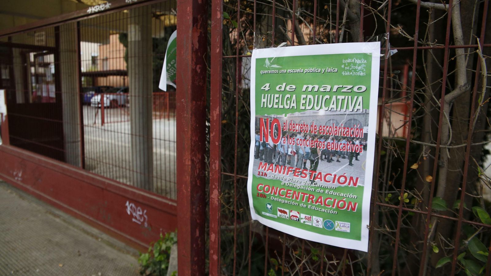 Acceso al IES Zaidín Vergeles, esta mañana.