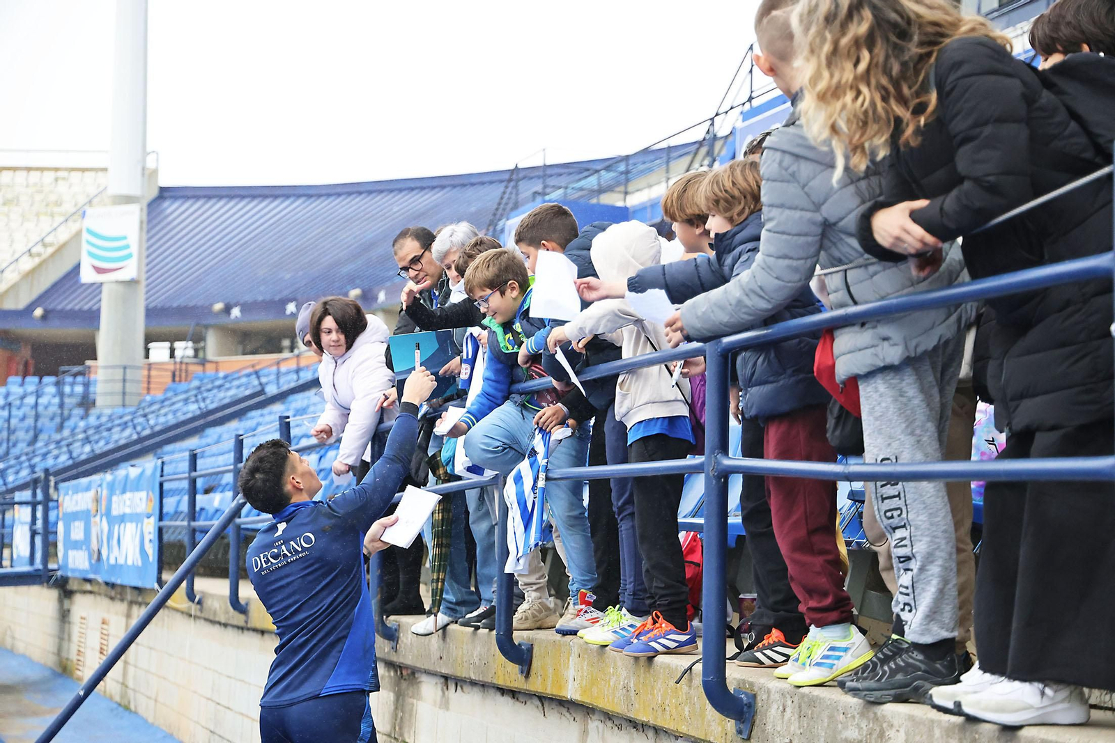 Imágenes de los mas pequeños en el entrenamiento del Recreativo de Huelva