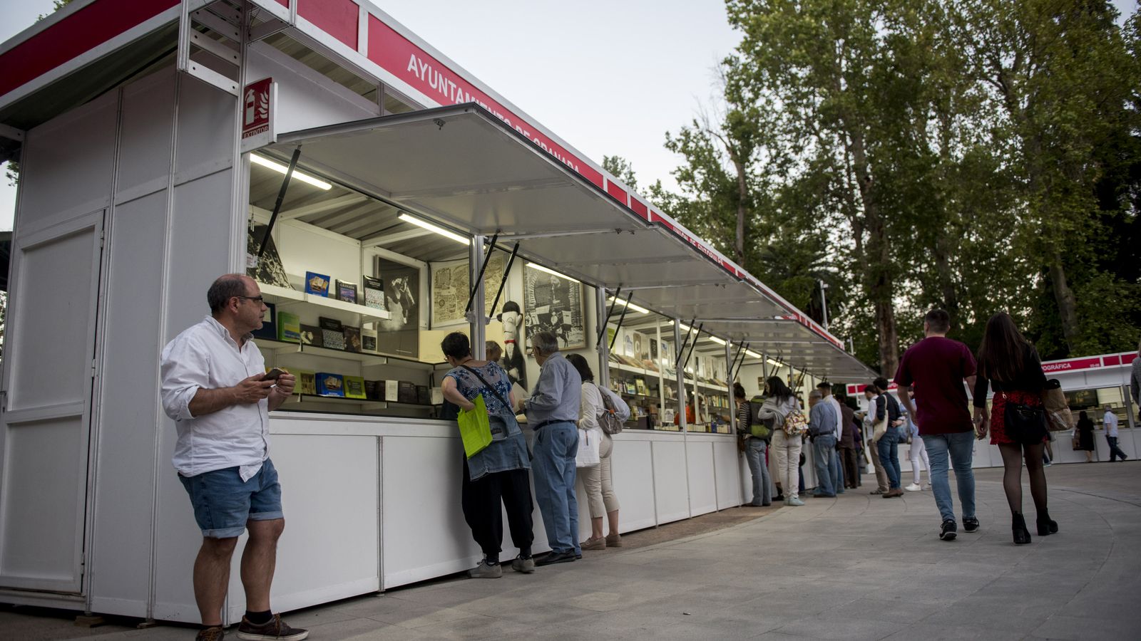 Muchos lucieron pantalón corto en la jornada inaugural de la Feria.