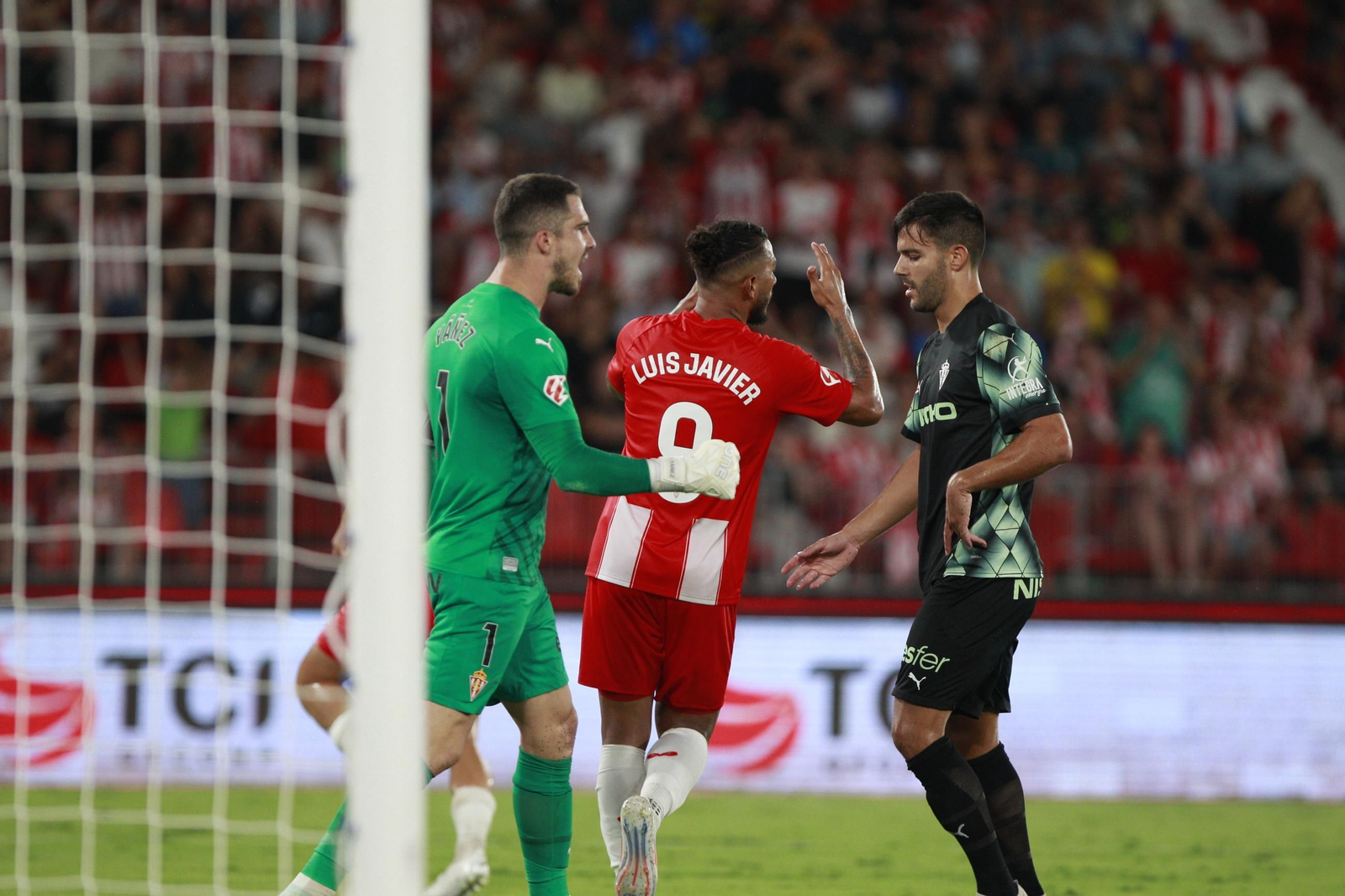 El partido U.D. Almería-Sporting de Gijón, en imágenes