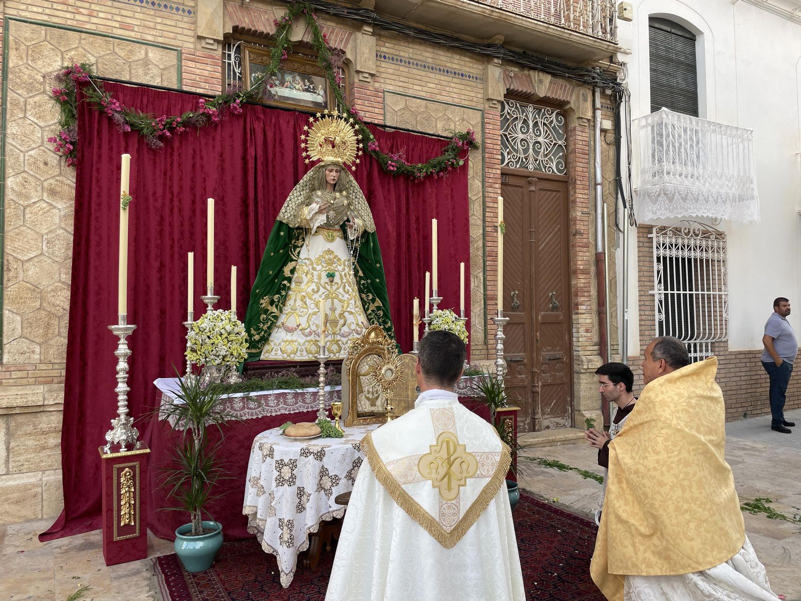 María Santísima de la Esperanza en su altar durante la procesión del Corpus