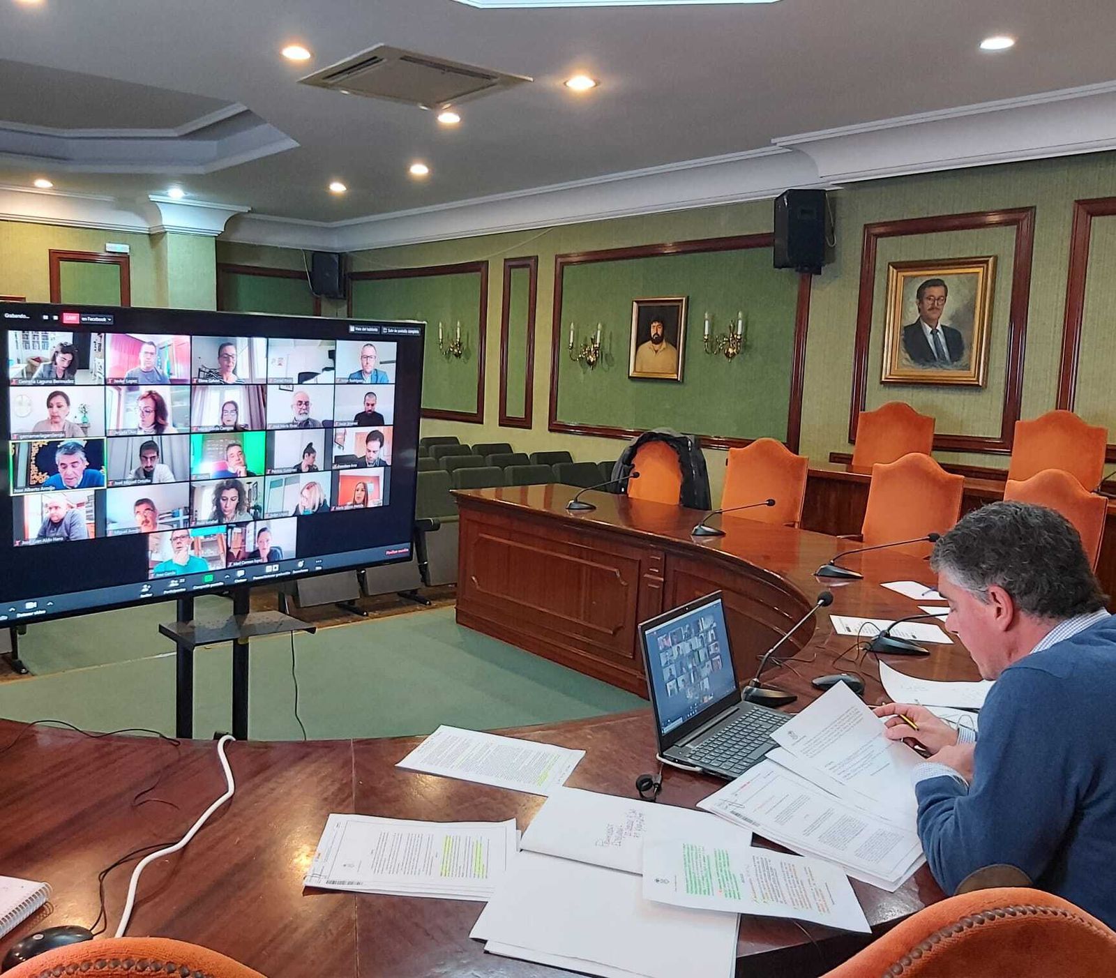 El alcalde, en el pleno telemático del Ayuntamiento de Nerja.