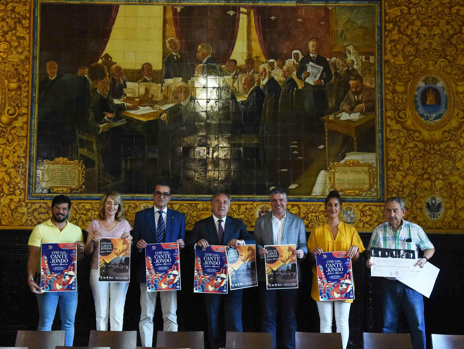 Los alcaldes de Algeciras y Mairena del Alcor, junto a concejales y los representantes flamencos en la presentación de la preliminar.