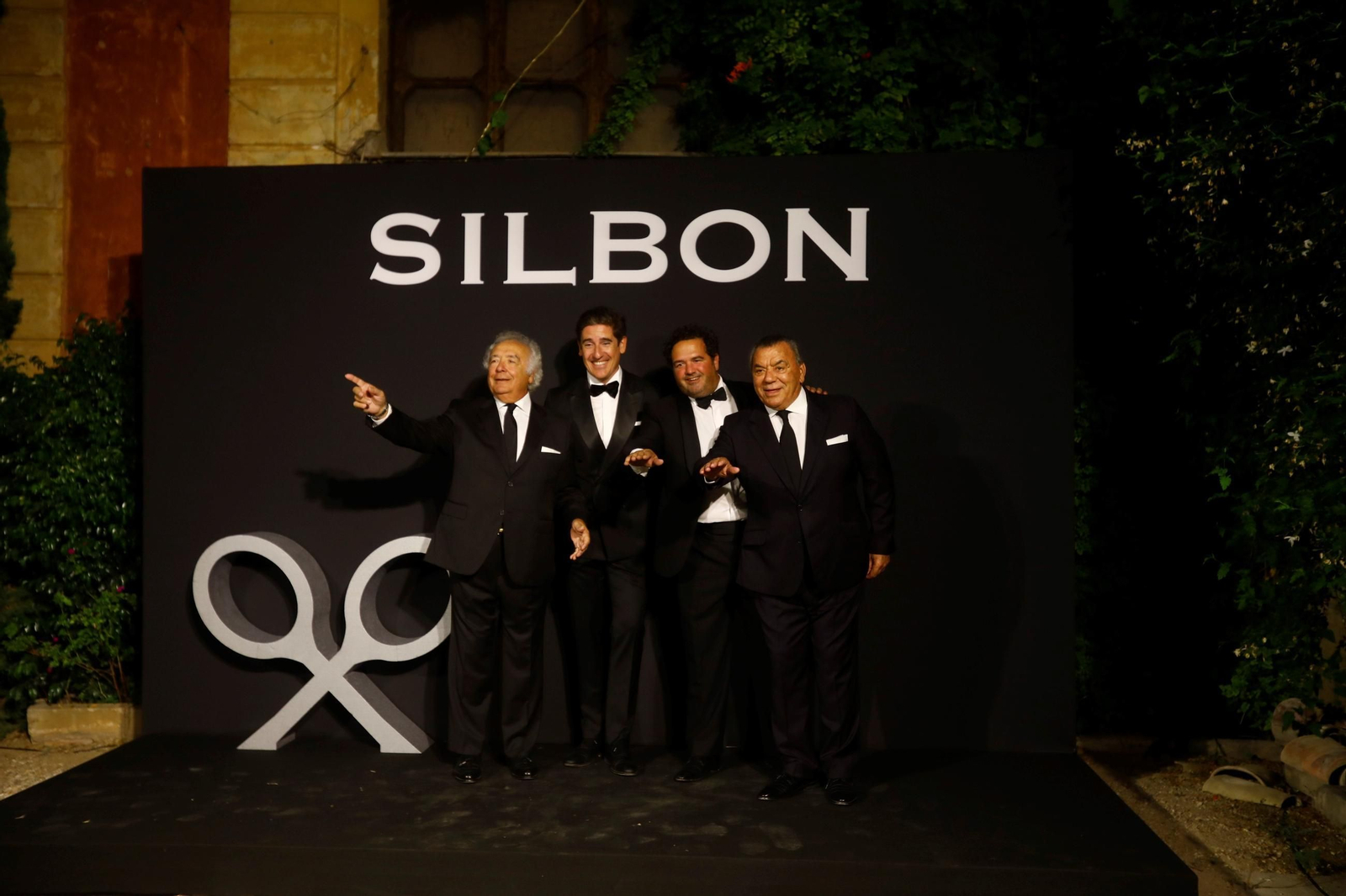 Los del Río cantan la 'Macarena' en la fiesta de Silbon.