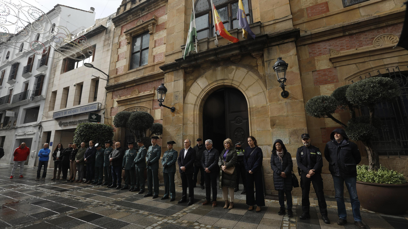 Las fotos de la concentración silenciosa por la muerte de dos guardias civiles en Barbate