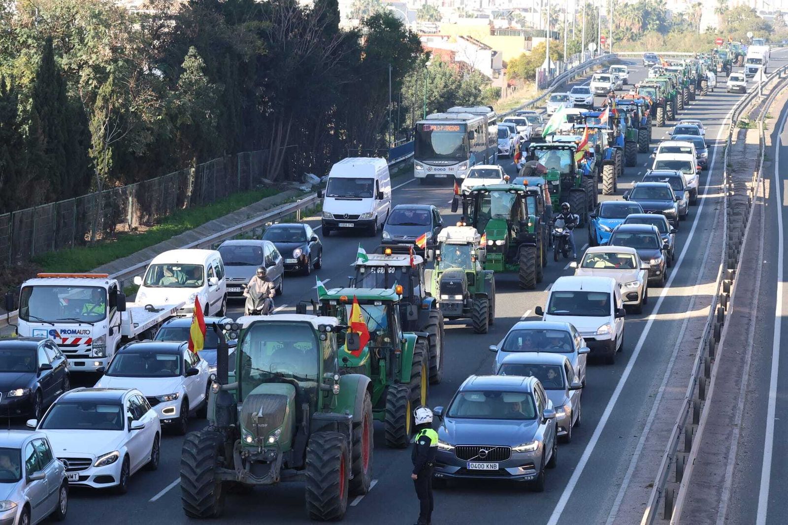 La entrada de los tractores en Málaga capital, en fotos