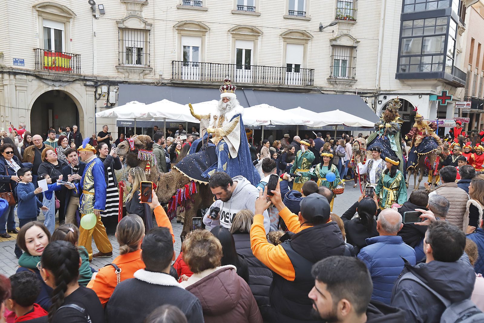 Imágenes de la mágica llegada de los Reyes Magos y la Estrella de la Ilusión a Huelva en barco