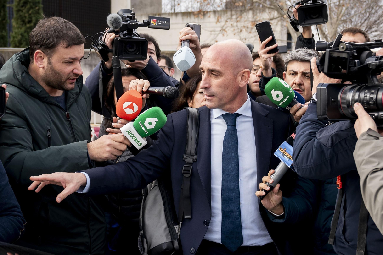 Las fotos del día de la declaración de Rubiales en el juicio