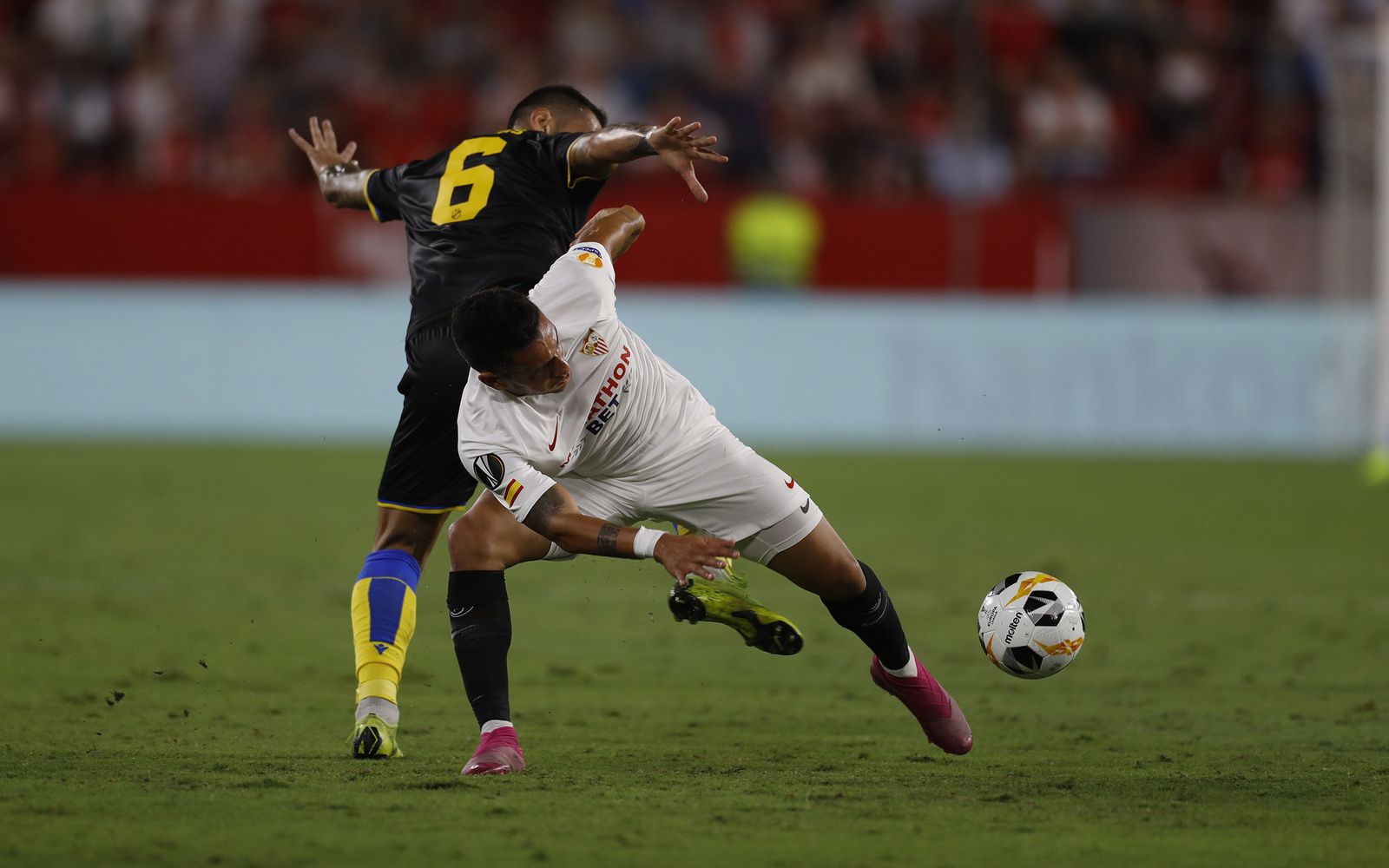 Las fotos del Sevilla-Apoel