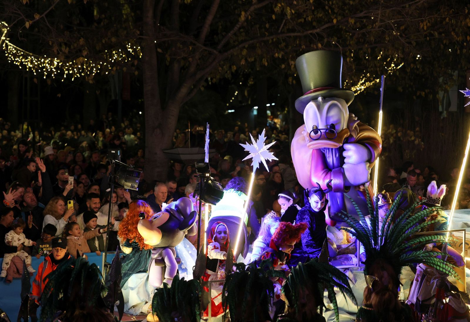 Los Reyes Magos llenan Málaga de ilusión tras la lluvia