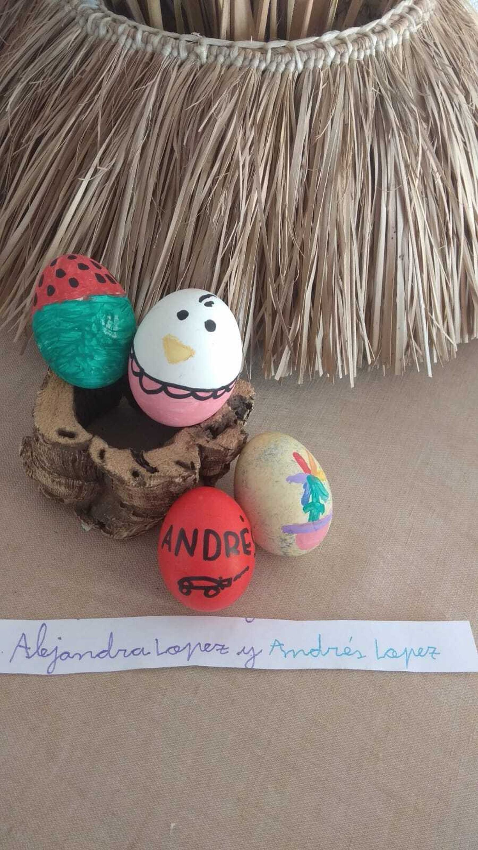 La singular tradición de los huevos pintados de Pascua de Fuente Carreteros, en fotografías