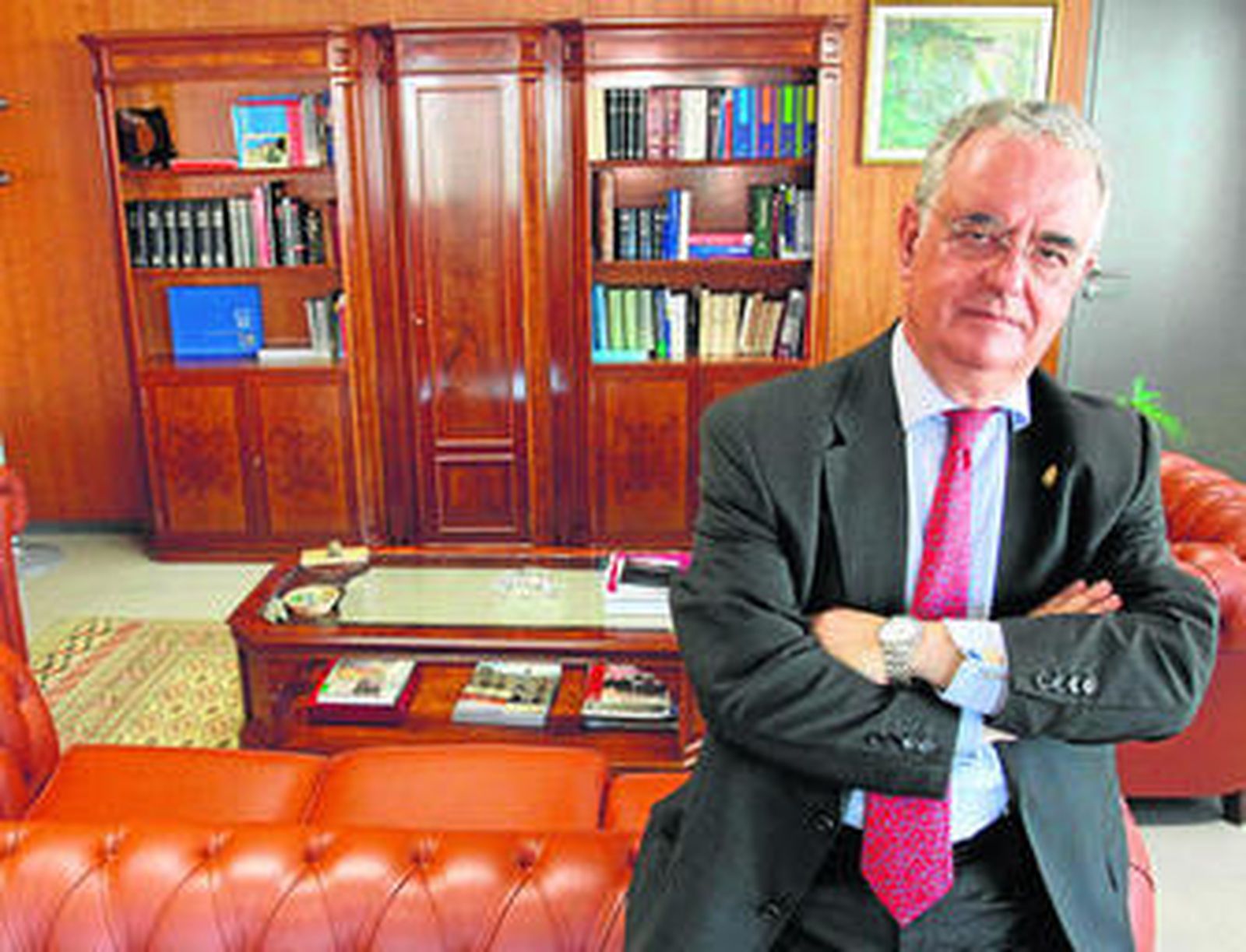 El nuevo presidente de la Audiencia de Málaga, Antonio Alcalá, en su despacho institucional.