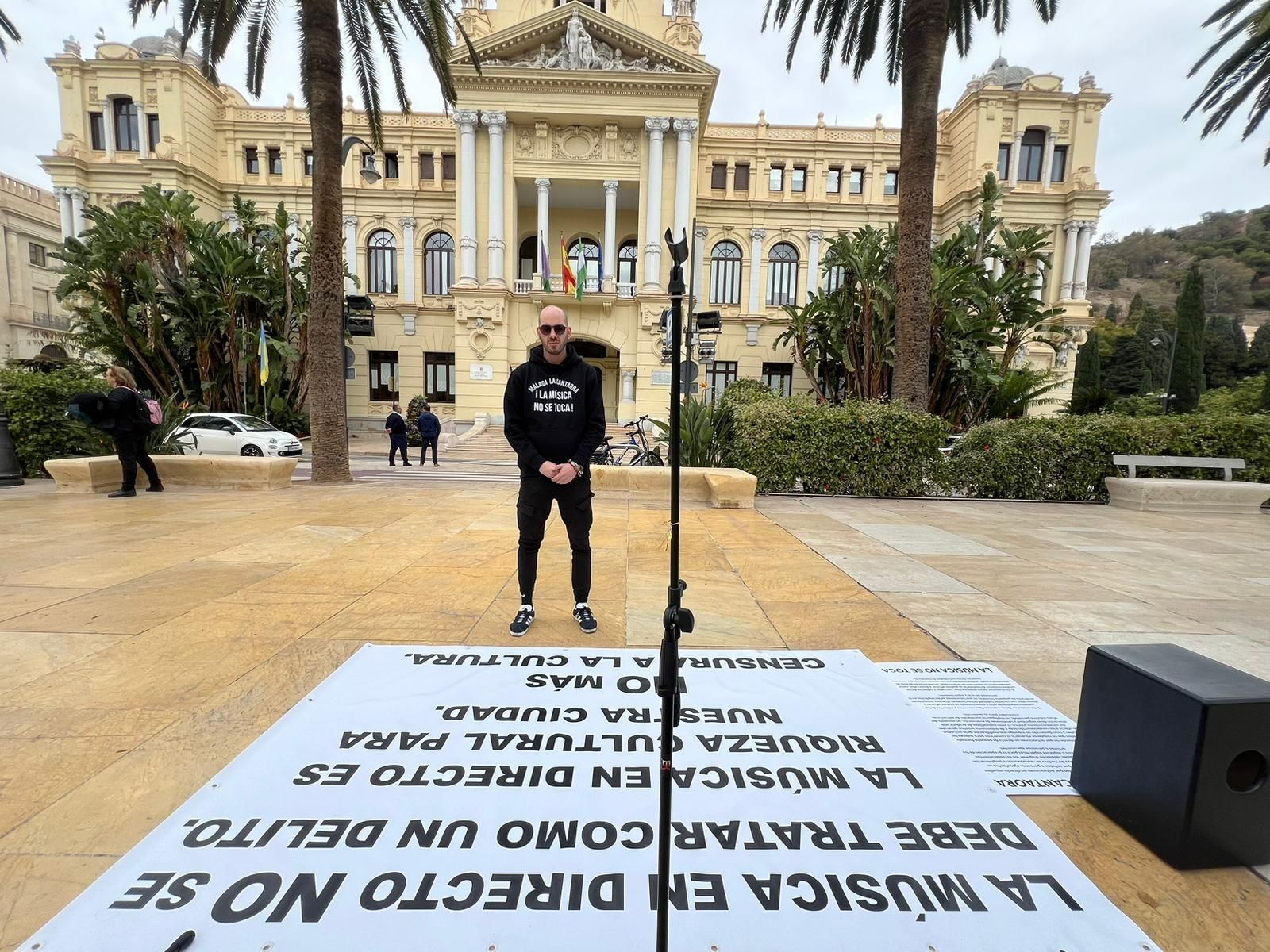 Mario Salazar, frente al Ayuntamiento de Málaga.